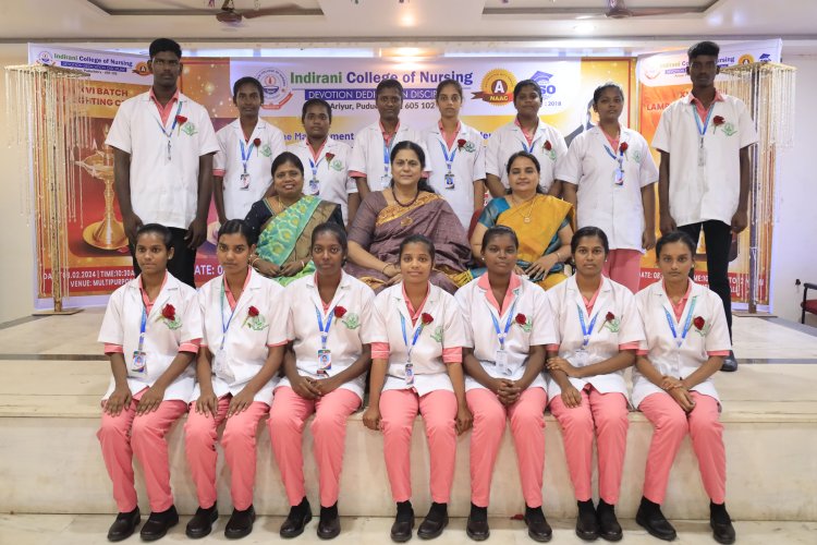 The auspicious lamp lighting ceremony for nursing students